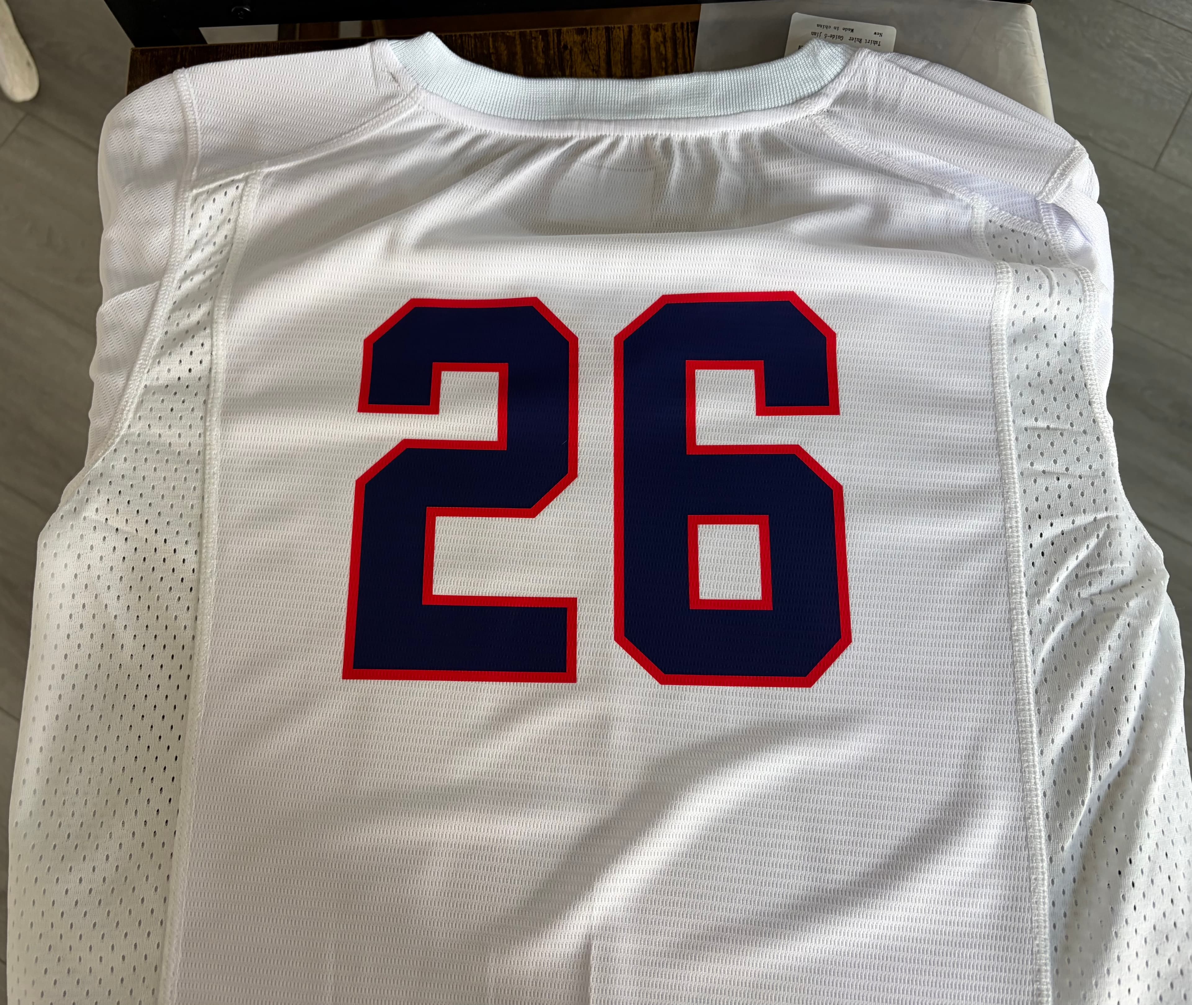 England supporters top. in White